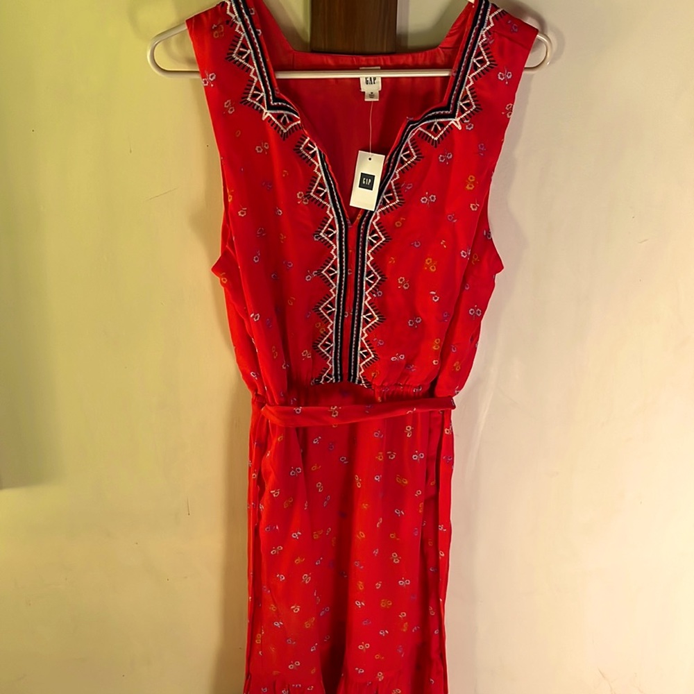 Adorable women’s GAP dress. Sleeveless.  Perfect for end of summer!